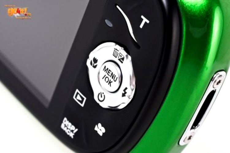 FujiFilm FinePix XP10 - butoanele sunt destul de mici