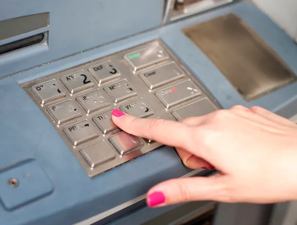 Bani de la bancomat: Schimbarea radicală din proiectul de lege care elimină sumele fixe la orice ATM