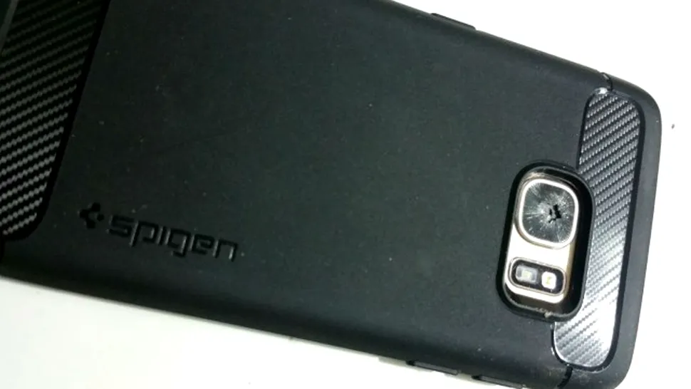 Un nou scandal pentru Samsung? Galaxy S7 investigat pentru spargerea din senin a lentilei camerei foto