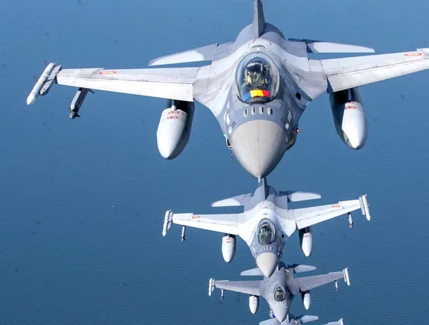 De ce interceptarea dronelor Shahed cu aeronave F-16 rămâne o misiune de înalt risc pentru piloții români. Un general (r) susține decorarea pilotului: „Merită cu prisosință”