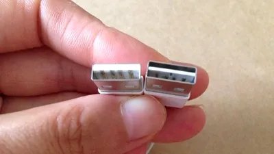 Apple a patentat un cablu USB reversibil