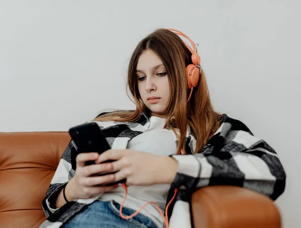 Portugalia limitează accesul copiilor sub 16 ani la rețelele sociale: Adolescenții vor avea nevoie de acordul părinților