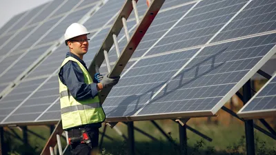 România se îndreaptă spre un nou an record în acest an în domeniul energiei solare. Stocarea energiei se extinde, de asemenea, rapid