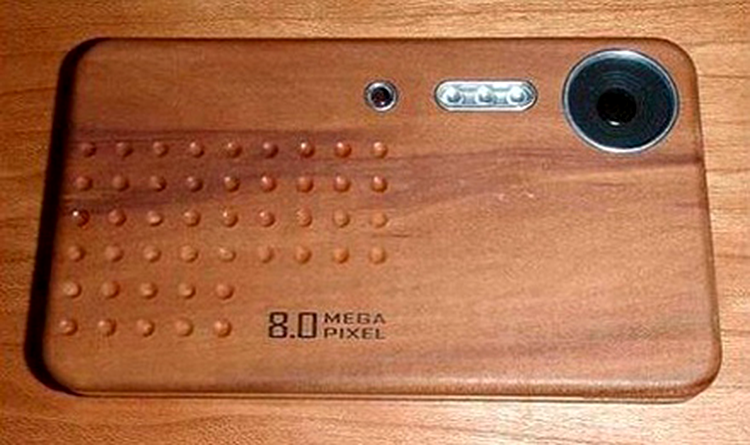 Telefon Nokia din lemn