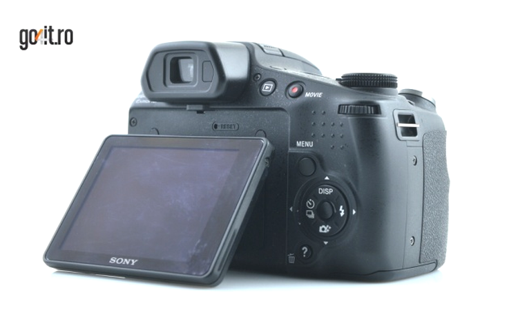 Sony HX200V - ecranul este mult mai util decât ocularul electronic