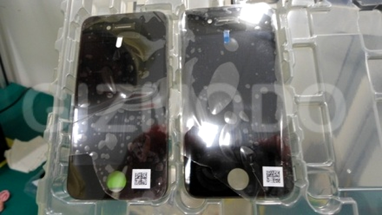 Carcasa este similară cu a lui iPhone 4