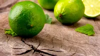De ce este BINE să ții o lămâie verde în geantă