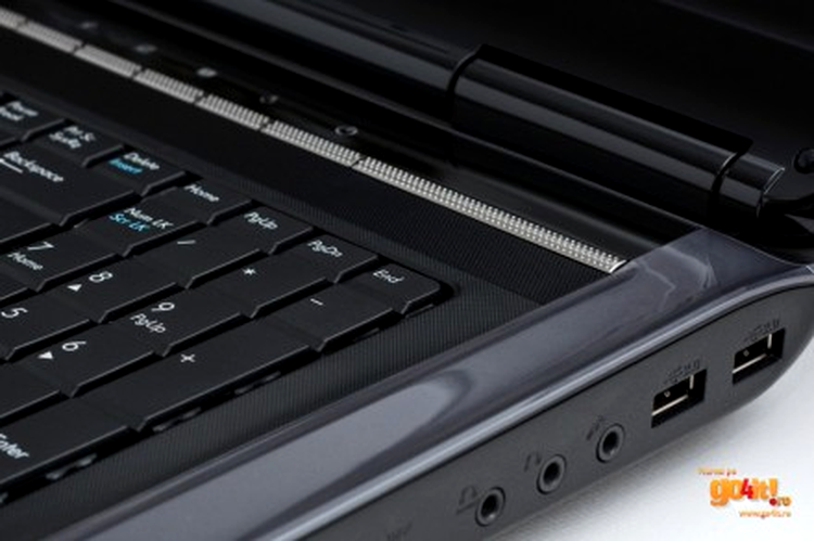 Asus F70 - conectorii de pe partea dreapta