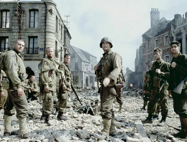 Actorul pe care marii regizori Steven Spielberg și Ron Howard îl consideră cel mai mare: „El este cel care schimbă regulile jocului”. Filmele lor în care a apărut Tom Hanks