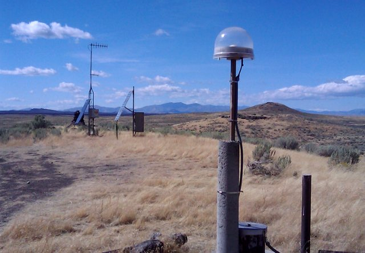 O staţie de monitorizare seismică supravegheată prin GPS a cărei precizie este de câţiva milimetri