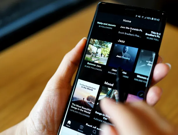 Google adaugă o nouă funcție utilă în Android: Căutarea rapidă a melodiilor