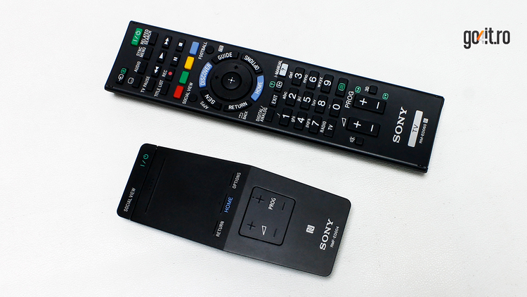 Sony 65X9005B - cele două telecomenzi
