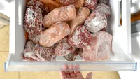 Câte luni rezistă carnea de miel în congelator? Este mai „pretențioasă” decât vita și puiul?