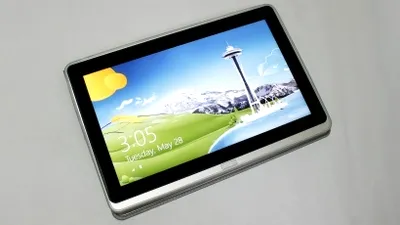 Acer Iconia W700 - tabletă performantă cu Windows 8, convertibilă în laptop