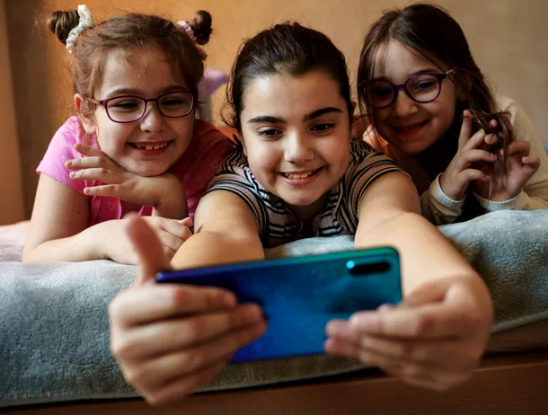 Canada analizează interzicerea rețelelor de socializare pentru copiii sub 16 ani