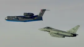 Avion rusesc rar, interceptat de Eurofightere italiene. Ce rol are Beriev Be-200?