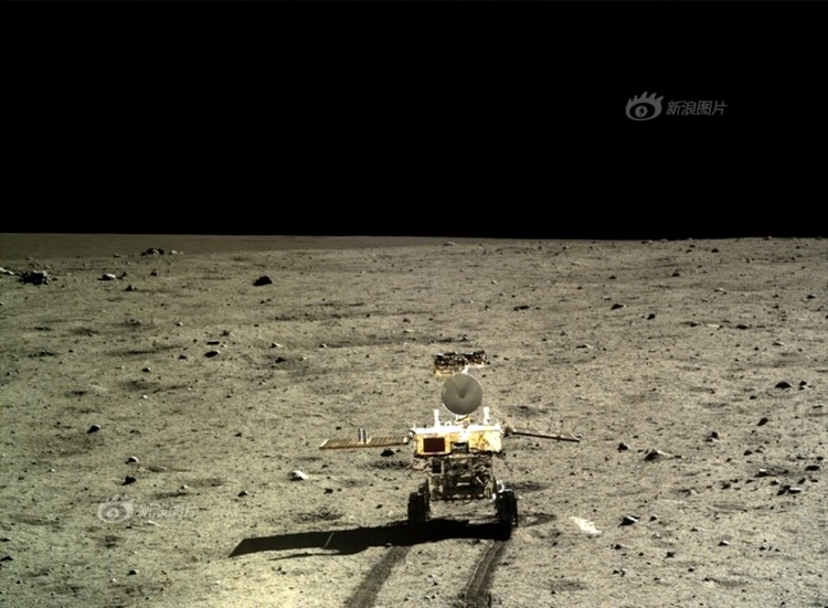 Începutul primei misiuni de explorare chineze pe suprafaţa Lunii