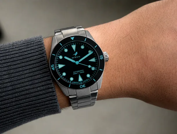Wren lansează Diver One Abyss, un ceas de scufundări cu cadran ultra-negru care absoarbe 99,4% din lumină