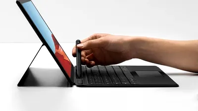 Microsoft lansează tabletele Surface Pro 7 şi noul Surface Pro X cu 13 ore autonomie şi 5,3 mm grosime