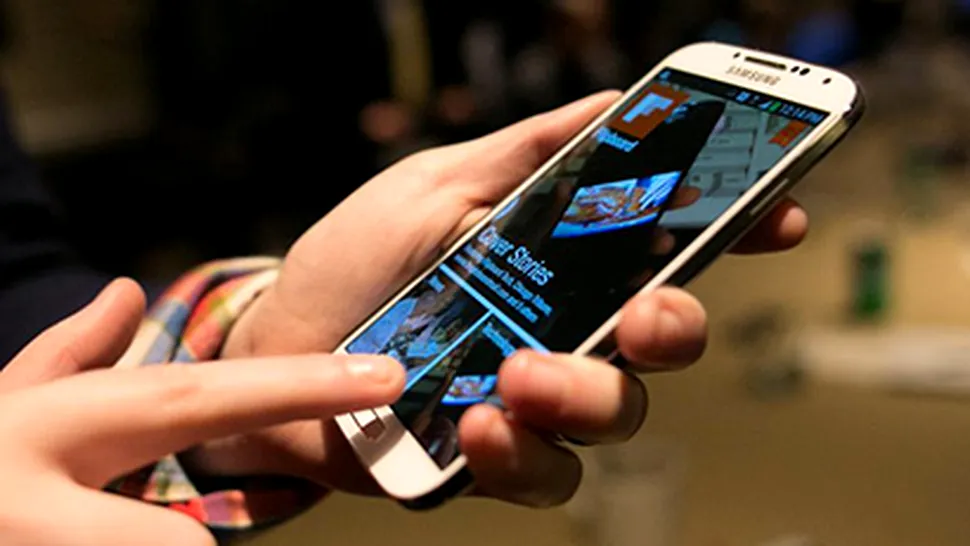 Samsung a redus comenzile pentru modelul Galaxy S4, semnalând vânzări sub aşteptări
