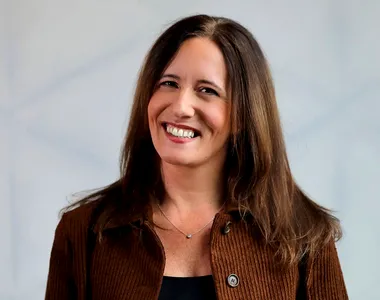 Femeia care „nu a terminat liceul” se ocupă de concedierea a 16.000 de oameni la Amazon, iclusiv din România