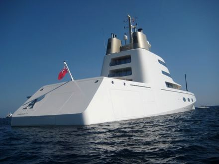 Yahtul A cu un tonaj de 5500 t