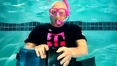 T-Mobile face unboxing la Galaxy S7 sub apă [VIDEO]