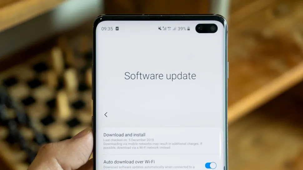 Lista neoficială cu telefoanele Samsung care vor primi actualizare la Android 13