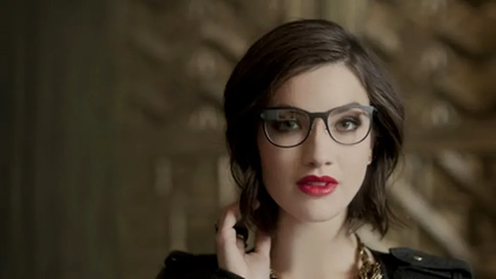 Primii ochelari inteligenţi produşi de către Intel şi Luxottica vor fi anunţaţi în 2015