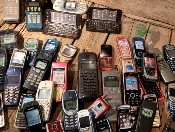 Telefoanele mobile mai vechi pot valora mii de dolari. Ce modele caută colecționarii