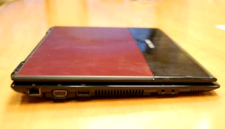 Samsung X460 are o grosime de doar 3,2 cm