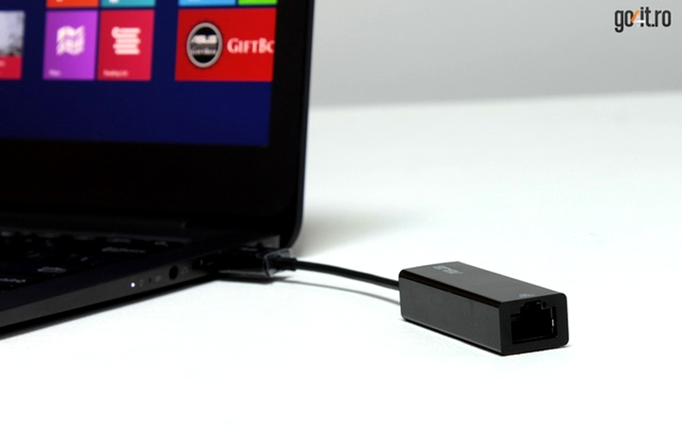 ASUS ZenBook UX305: adaptor Ethernet extern cu conectare USB 3.0