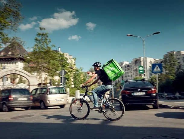 Uber Eats va reveni în România în 2026