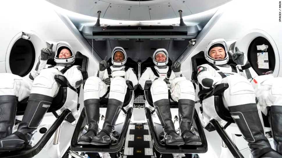 SpaceX va duce în 2022 primii săi „turiști” pe Stația Spațială Internațională