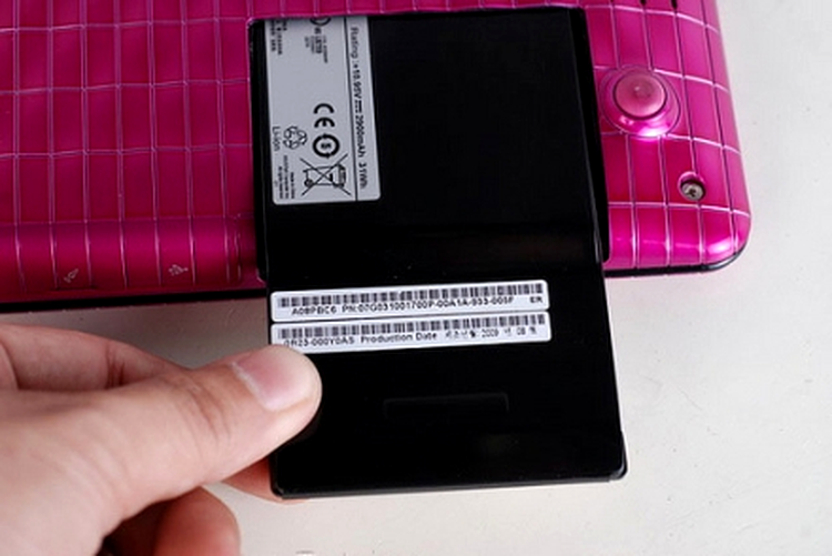 Bateria culisantă a lui Eee PC 1008P