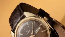 Timex readuce pe piață modelul Q 1978 Day Date, cu design retro și cadran fumé