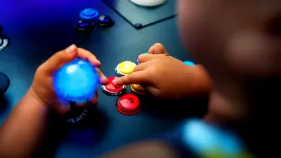 Un copil a murit după ce un aparat Arcade a căzut peste el