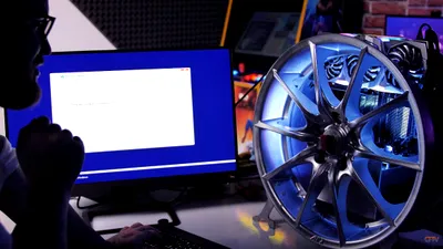 Cum arată PC-ul construit de un român în interiorul unei jante de maşină. VIDEO