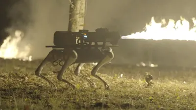 Thermonator: câinele robot echipat cu un aruncător de flăcări. VIDEO