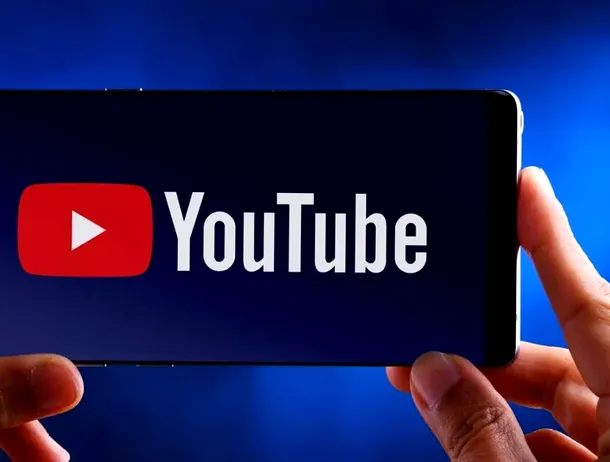 Creatorii de conținut de pe YouTube acționează Apple în justiție. Ce acuzații sunt aduse