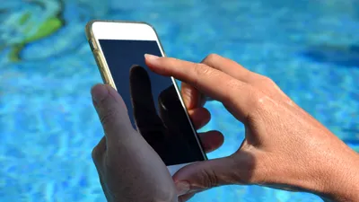 Noua funcție de siguranță FaceTime pentru conturile copiilor din iOS 26 pare să se aplice și adulților