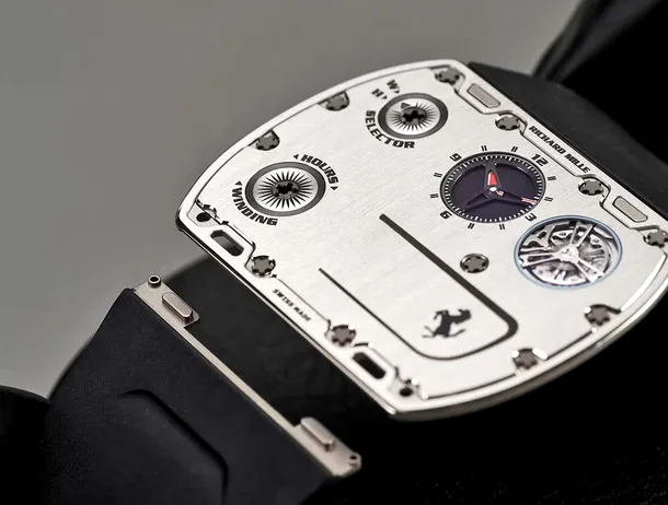 Cel mai subțire ceas din lume măsoară 1,75 mm în grosime și costă 1,8 milioane de dolari