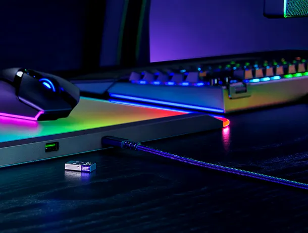 Razer a lansat primul mousepad cu iluminare LED