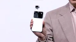 Honor lansează oficial Robot Phone, telefonul dotat cu un gimbal în loc de cameră. Prețuri în China de la 1.300 de euro
