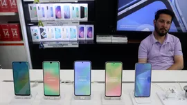 India intră în cursa AI cu un rival al ChatGPT care poate fi utilizat fără internet, pe telefoane de bază