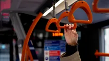 Autobuz autonom lovit de tramvai la prima cursă cu pasageri, în Suedia