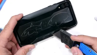 Telefonul de gaming Black Shark 2 a fost supus testelor de rezistenţă. Iată cât de „şifonat” a ieşit [VIDEO]