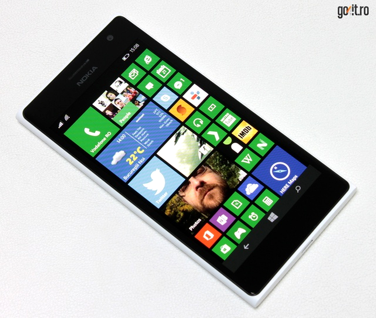 Nokia Lumia 735: un design tradiţional al familiei Lumia