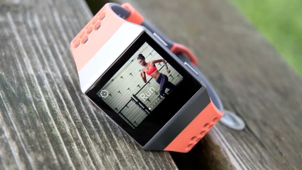 Dezvoltatorii pot începe lucrul la aplicaţiile pentru Fitbit Ionic. Ceasul inteligent este disponibil la precomandă în România