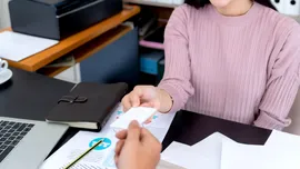 Sancțiune de 4.000 de euro pentru o mare bancă din România: Datele unei cliente din Focșani au fost divulgate neautorizat